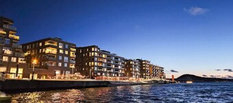 Room in Apartment - Waterfront Suite Super Kingbed With Terrace And TV