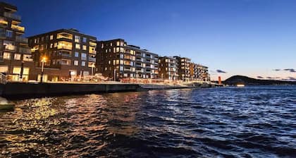 Room in Apartment - Waterfront Suite Super Kingbed With Terrace And TV