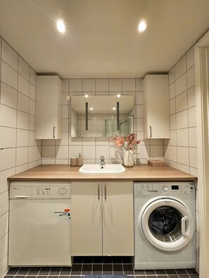 Gemeinsamer Schlafsaal, 1 Schlafzimmer, barrierefrei, Terrasse | Badezimmer