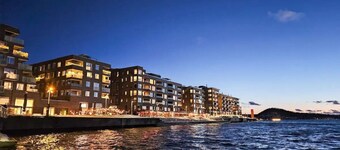 Room in Apartment - Waterfront Central Hotel Vibe Room King Size Bed