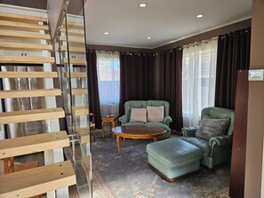 Interior - Amazing Peace Chalet Oasis - Rockies Doorway / Easy 20 min commute Calgary South (High River)