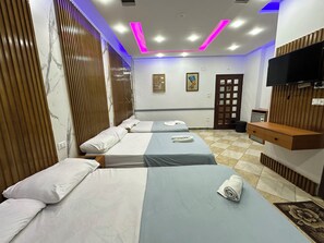 Deluxe Triple Room | Hypo-allergenic bedding, in-room safe, free WiFi - Storm pyramids INN (Giza)