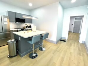 Fridge, cookware/dishes/utensils