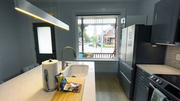 Fridge, cookware/dishes/utensils
