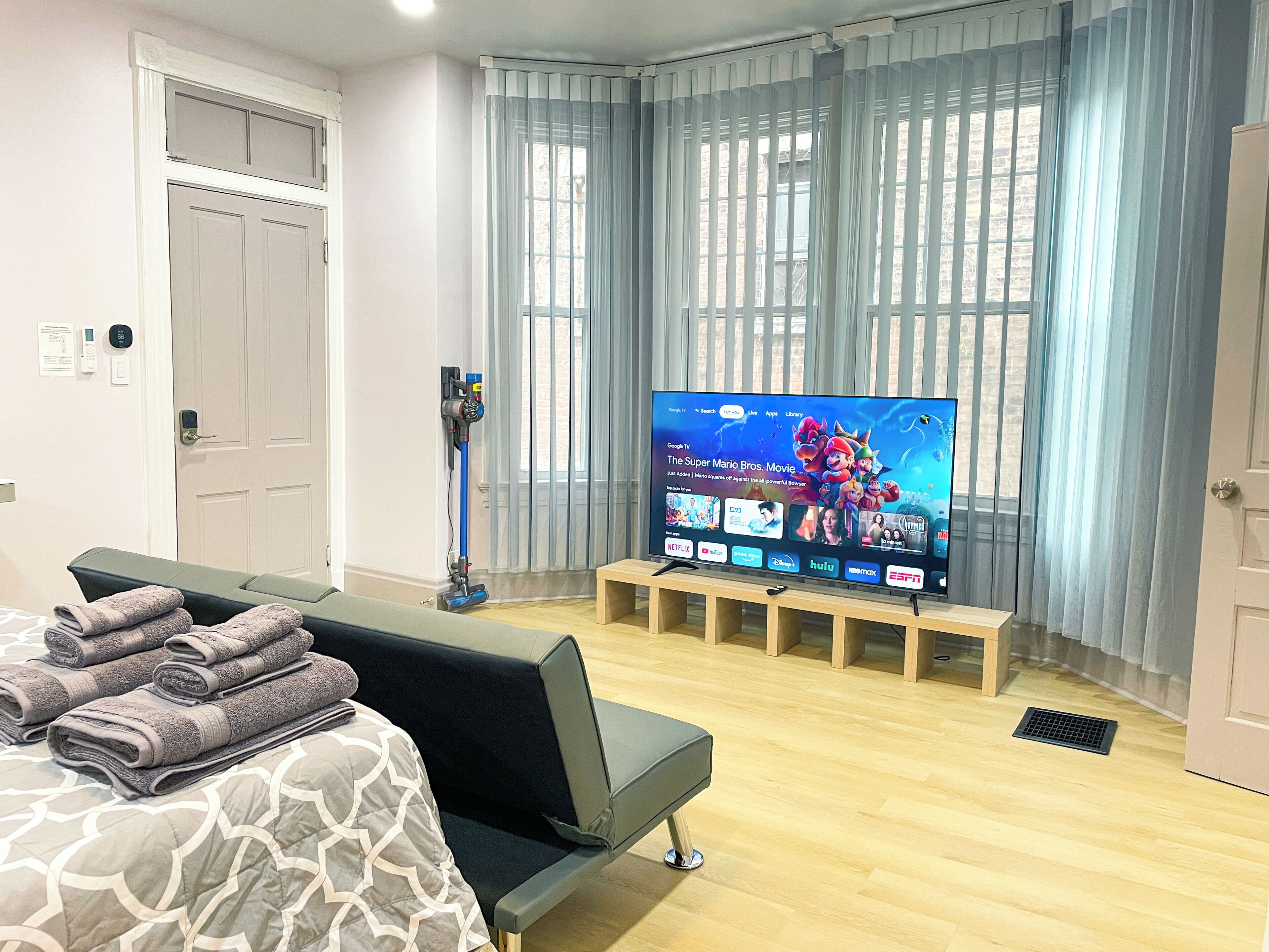 1 slaapkamer, een bureau, een strijkplank/strijkijzer, wifi