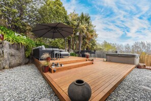 Terrace/patio - Sunset Heights - Nelson Holiday Home (Nelson)