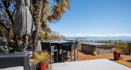 Sunset Heights - Nelson Holiday Home