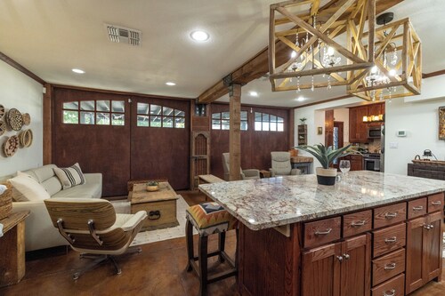 Historic Carriage House - Walk Downtown McKinney