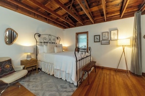 1 bedroom, desk, iron/ironing board, free WiFi