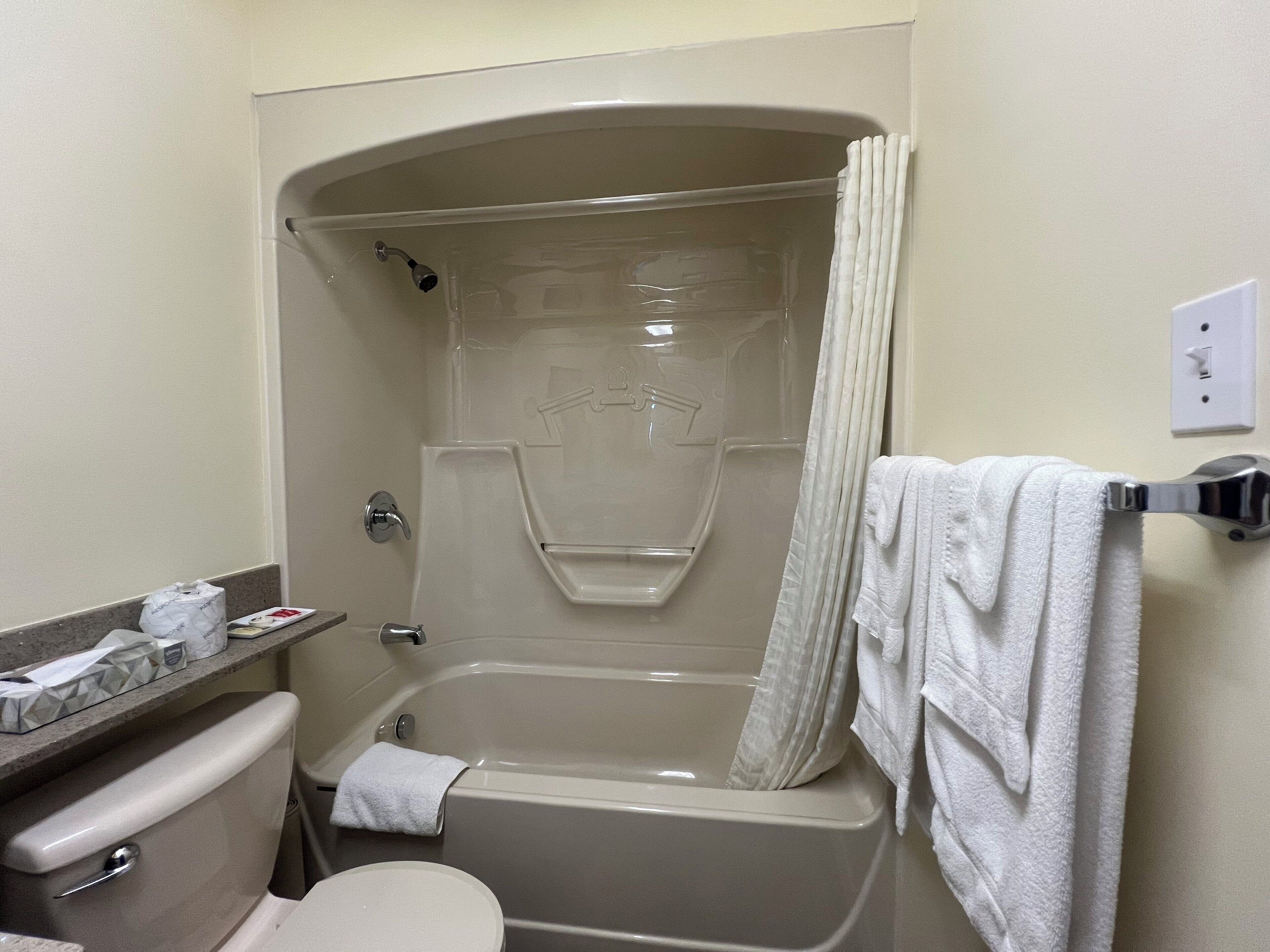 Standard Double Room, 2 Double Beds, Non Smoking | Bathroom
