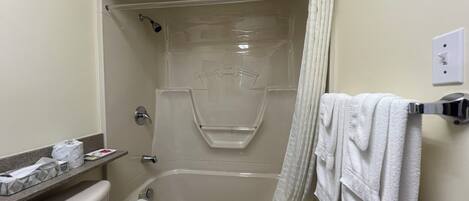 Standard Double Room, 2 Double Beds, Non Smoking | Bathroom