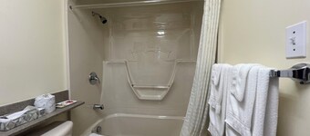 Colonial House Motor Inn