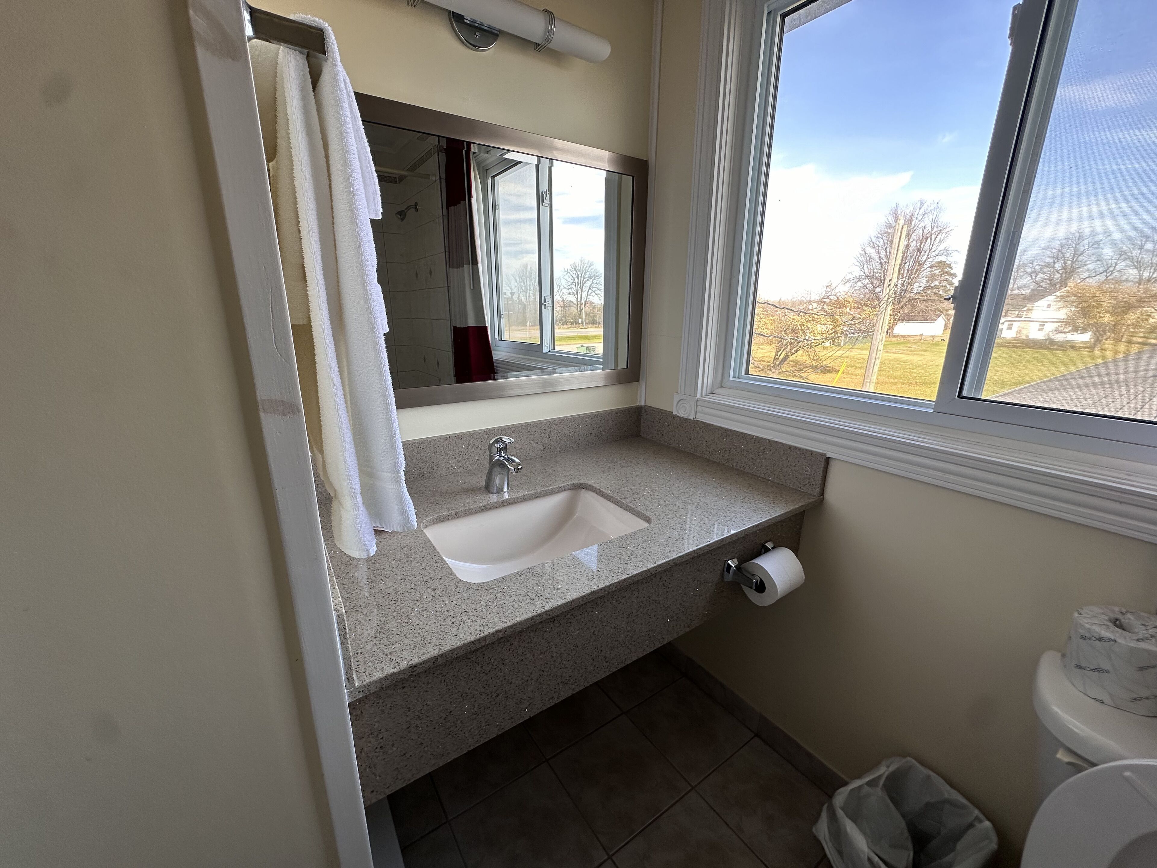 Standard Single Room, 1 King Bed, Non Smoking | Bathroom