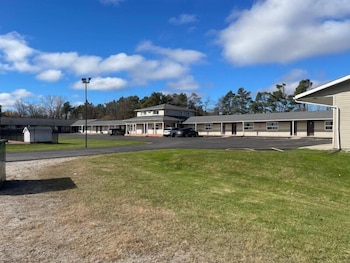 Colonial House Motor Inn