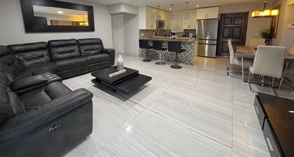 Spacious 4-bedroom house with WiFi and AC in city 5 minutes from MIA Airport