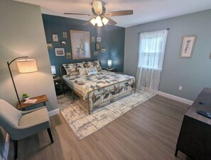 4 bedrooms, desk, WiFi, bed sheets - Mayo Lake Getaway (Roxboro)