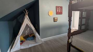 4 habitaciones, escritorio, wifi y ropa de cama
