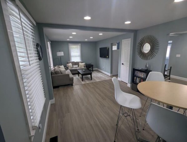 Interior - Mayo Lake Getaway (Roxboro)