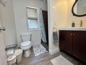 تجهيزات دش، مجففات شعر، مناشف، صابون