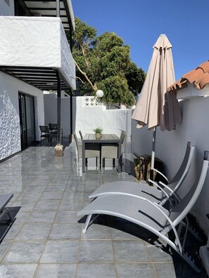 Outdoor dining - Cozy 3 bedroom detached house near San Agustin (San Bartolome de Tirajana)