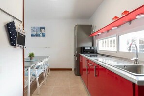 Fridge, microwave, oven, stovetop - Cozy 3 bedroom detached house near San Agustin (San Bartolome de Tirajana)