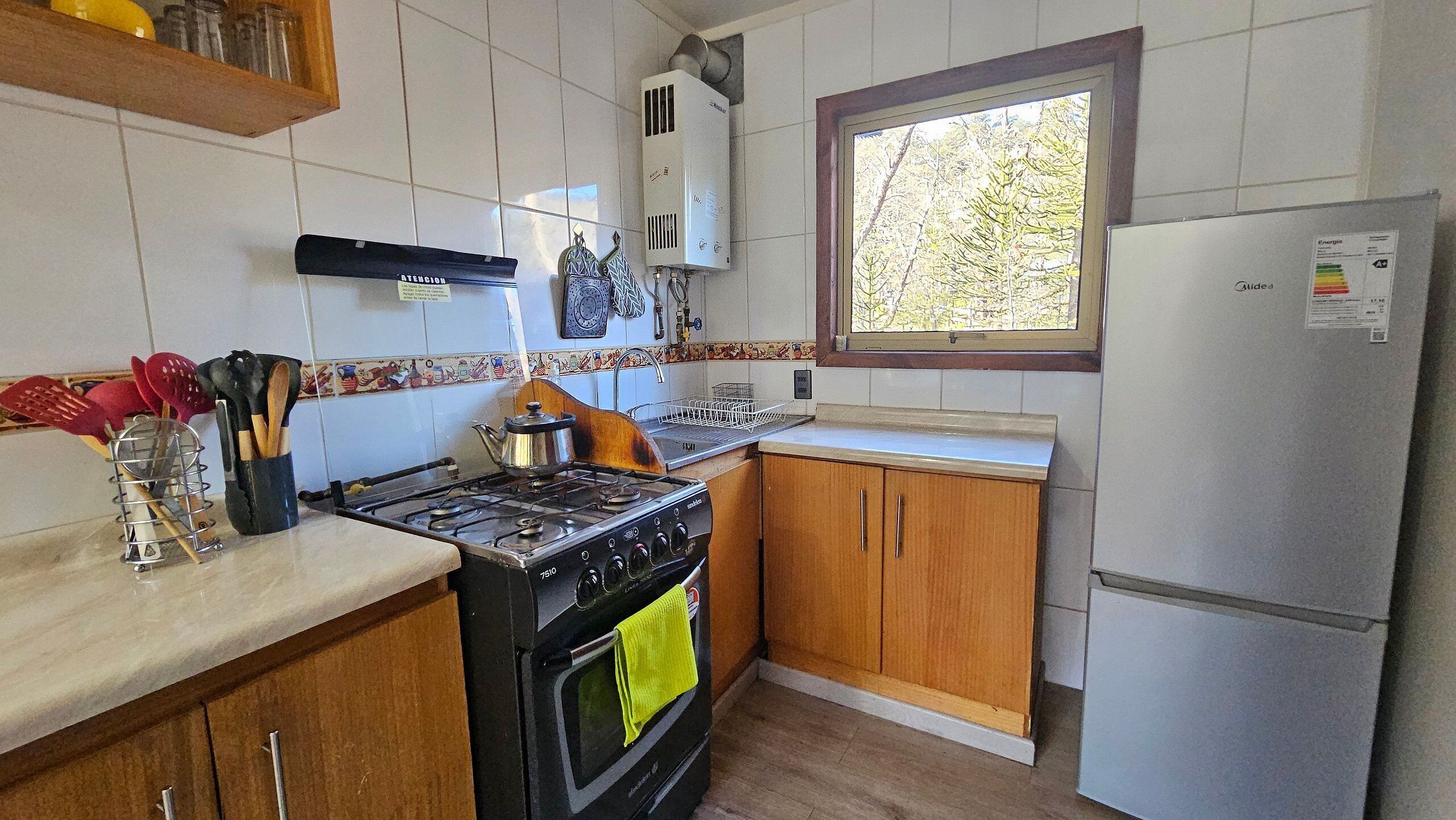 House, 3 Bedrooms | Private kitchen | Fridge, microwave, oven, toaster