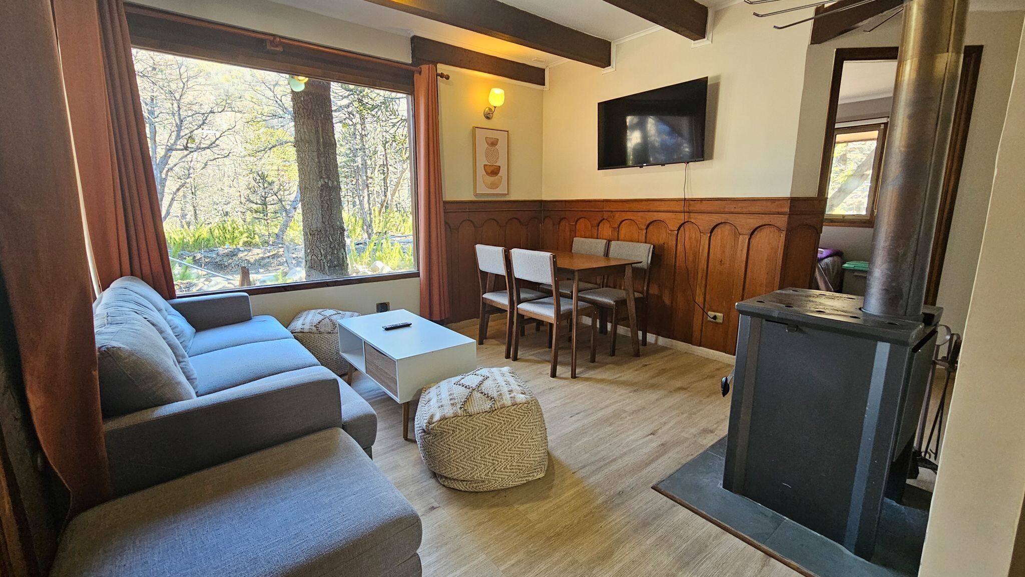 House, 2 Bedrooms | Living area | 32-inch flat-screen TV with satellite channels