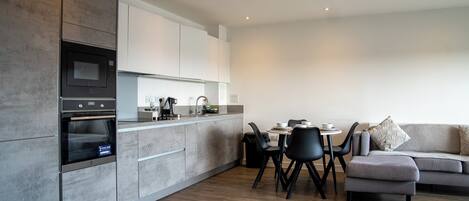 アパートメント | 専用キッチン | 冷蔵庫、電子レンジ、オーブン、コンロ