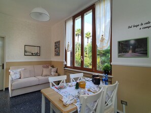Apartment | Dining - Elegant Lakefront Apartment in Luino (Luino)