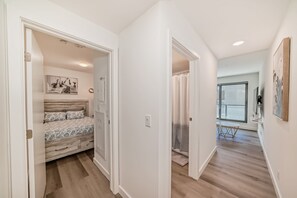 1 dormitorio, tabla de planchar con plancha, wifi y ropa de cama