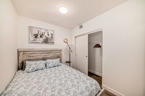 1 soverom, strykejern/-brett, wi-fi og sengetøy