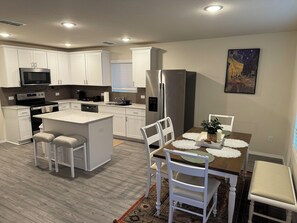 Fridge, microwave, oven, stovetop - Spacious New 4B2.5B Retreat with Office, Forney (Heath)