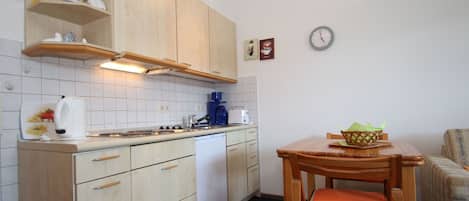 Apartment | Private kitchen | Electric kettle, toaster