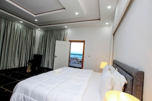 Coffres-forts dans les chambres, ameublement personnalisé, bureau