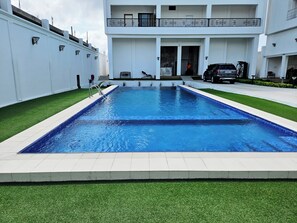 Outdoor pool - America Guest House (Lomé)