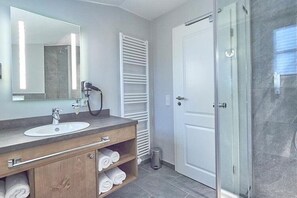 House | Bathroom