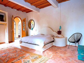 5 slaapkamers, een strijkplank/strijkijzer, gratis wifi, beddengoed