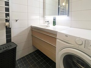 House | Bathroom - 4 Star Holiday Home in Tavelsas (Tävelsås)