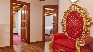 House | 5 bedrooms, individually furnished