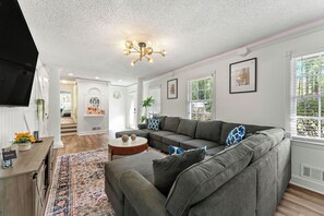 Smart TV, fireplace, DVD player