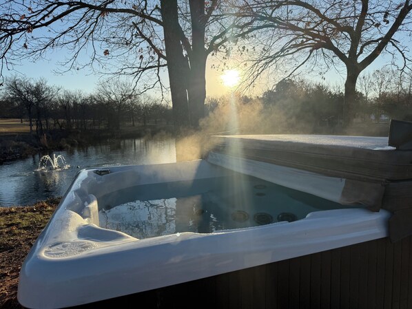 Outdoor spa tub