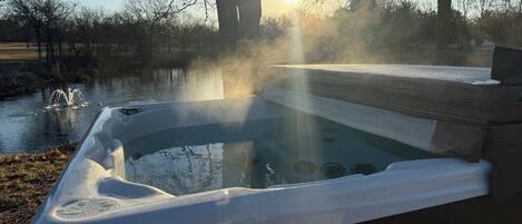 Bañera de hidromasaje al aire libre