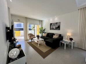 TV - VILAMOURA CLUB VILLA 1 WITH POOL by HOMING (Vilamoura)