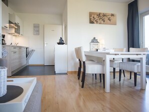 Apartment | Private kitchen | Highchair - Moderne Wohnung Mitten in Winterberg mit Balkon (Winterberg)