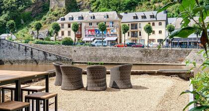 Villa Steps From Castle