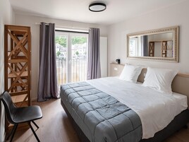 8 habitaciones, muebles diferentes y ropa de cama 