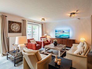 House | Living area - Villa Steps From Castle (Bouillon)