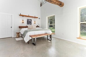 4 slaapkamers, een strijkplank/strijkijzer, wifi, beddengoed