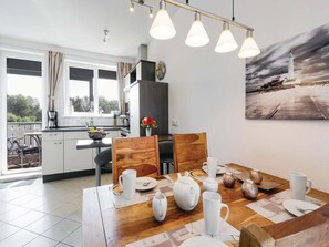 Apartment | Private kitchen | Electric kettle, toaster, highchair - Liebevoll Eingerichtetes Appartement (Rechlin)