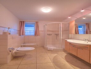 Apartment | Bathroom | Towels - Liebevoll Eingerichtetes Appartement (Rechlin)